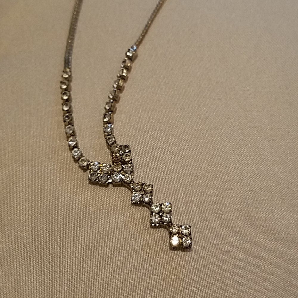 Costume ladies necklace